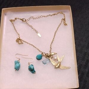 Necklace/Earrings Set,Turquoise stones,Pearl,Blue Stone,Gold tone Bird,NEW.